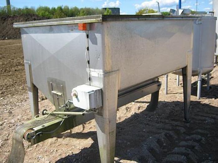 Used 1.700 L Firkantet tank, lamelldør