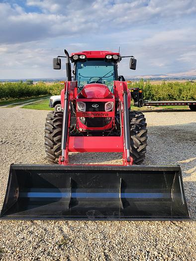 125 hp Mahindra 9125S Tractor w/ Loader ** 4 hrs - Never Used **