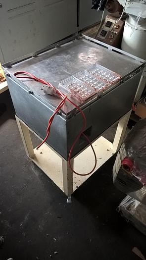 Gebraucht Vibrationstisch für Schokoladenformen - 42842