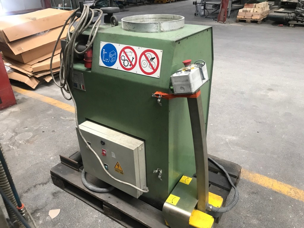 Usato 2001 Calandra curvatubi marca Comac