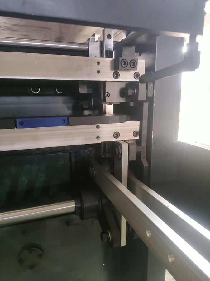 800MF Automatic Die-Cutting + Creasing + stripping
