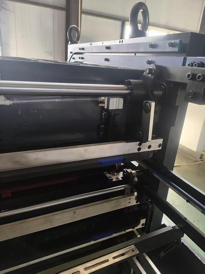 800MF Automatic Die-Cutting + Creasing + stripping