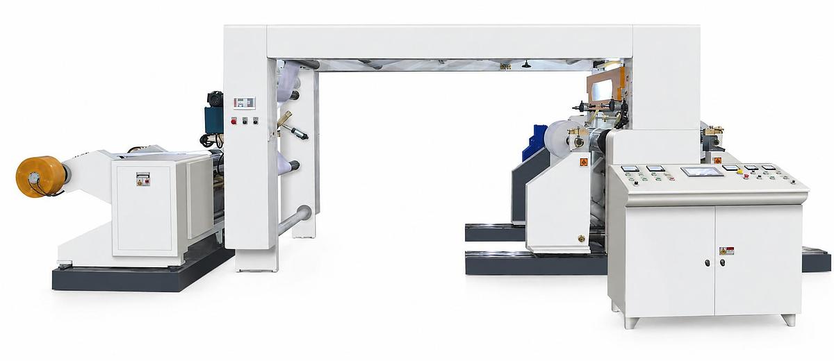 Roll slitting and rewinding machine
