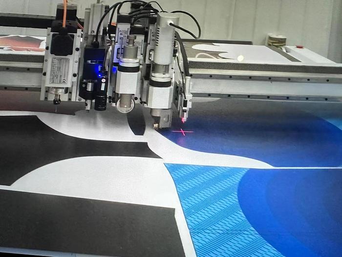 DIGITAL CUTTING MACHINE PLOTTER