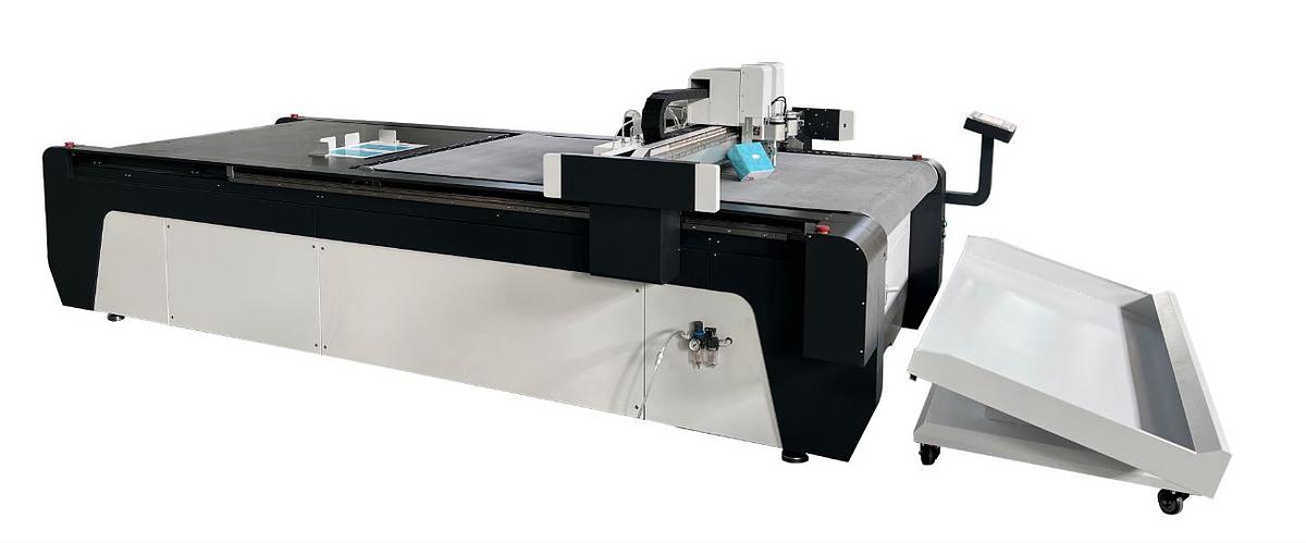  AUTOMATIC DIGITAL CUTTING MACHINE 1600*2500 mm
