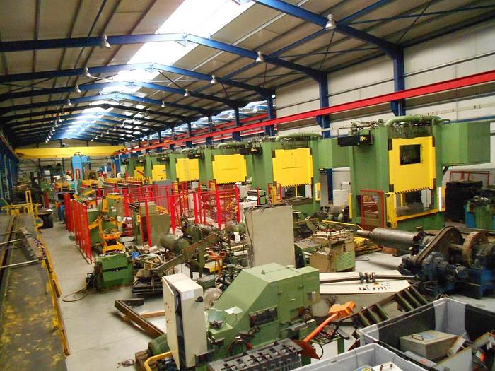 Gebruikt COMPLETE LIJN MET PERS APT