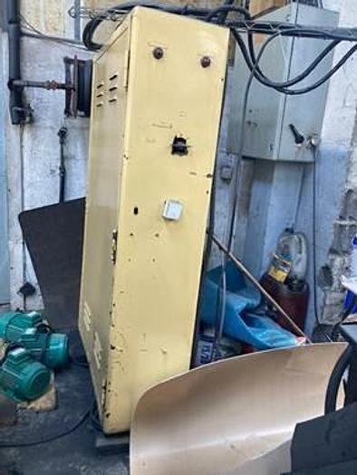 Utilisé Rectifieuse verticale à plateau circulaire marque UNION