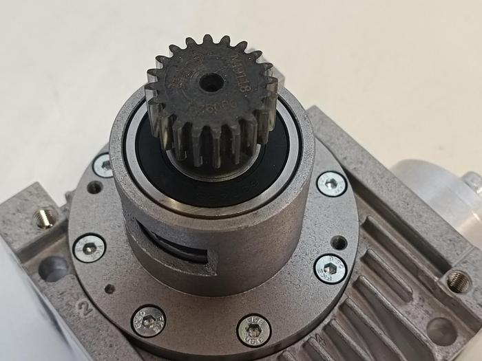 Hochleistungswinkelgetriebe, AE045L, 2:1, Güdel, neu
