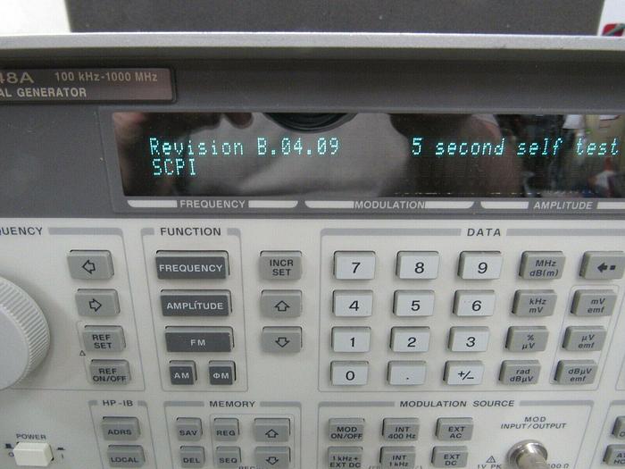 Used HP/Agilent 8648A Synthesized RF Signal Generator, 100 kHz to 1000 MHz