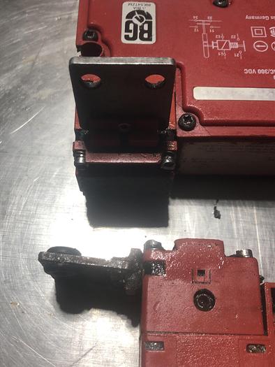 Used Schmersal Elan 24 VDC Interlock Switch  (MP)