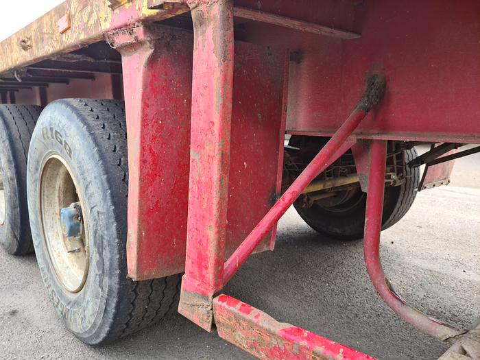 Used 1981 METALOVOUGA 3 AXLE STEEL SUSPENSION DRUM BRAKES  385 65R22.5