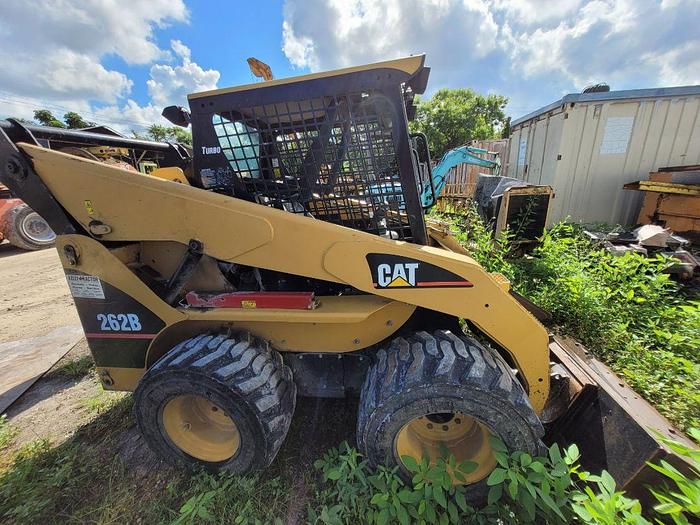 Used 2005 CATERPILLAR 262B