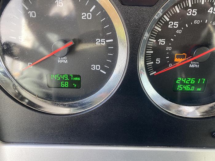 Used 2015 Peterbilt Cab and chassis