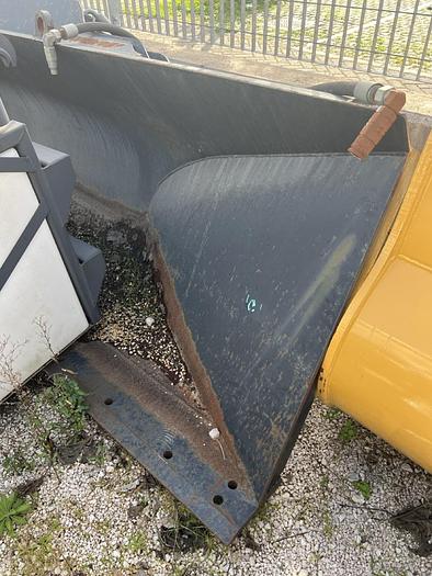 Usato Benna scarico laterale nuova Caterpillar L. 3048 mm (Sx)