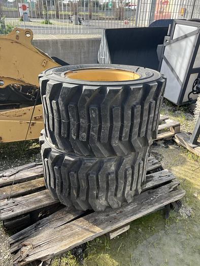 Gomme nuove Caterpillar complete di cerchio 31x15.50-16.5