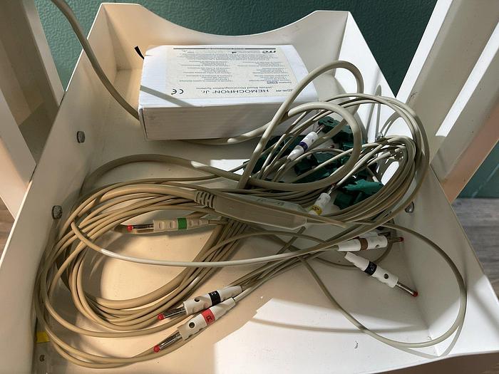 Gebraucht Mortara Instrument ELI 250 EKG Gerät auf Trolley mit EKG Kabel