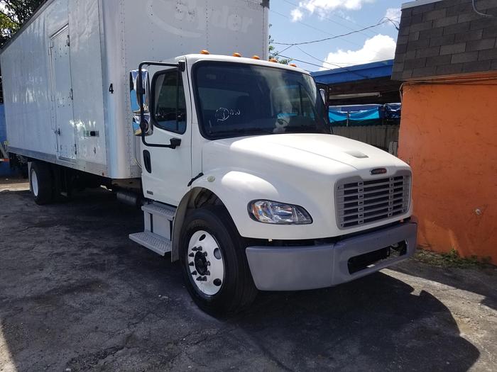 Used 2011 FREIGHTLINER BUSINESS CLASS M2 106 BOX TRUCK