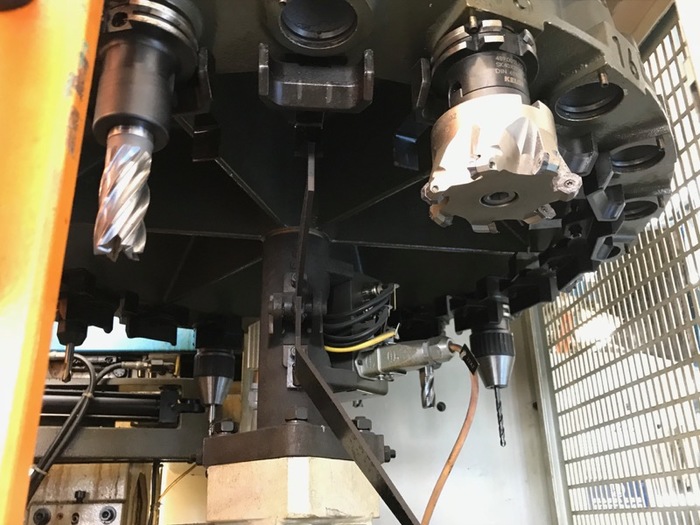 Used CNC milling machine MAHO 600 E