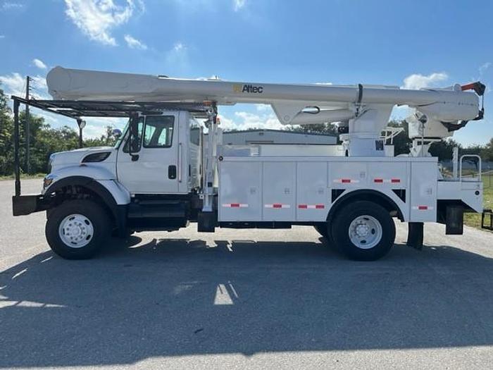Used Altec AM55-E 60ft Over-Center Bucket Boom on 2009 International 7400 4x4 Utility Truck - C96023