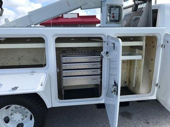 Used Versalift VST36I-MH 41ft Bucket Boom on a 2016 Ford F550 4x4 Reg Cab Truck - C605105