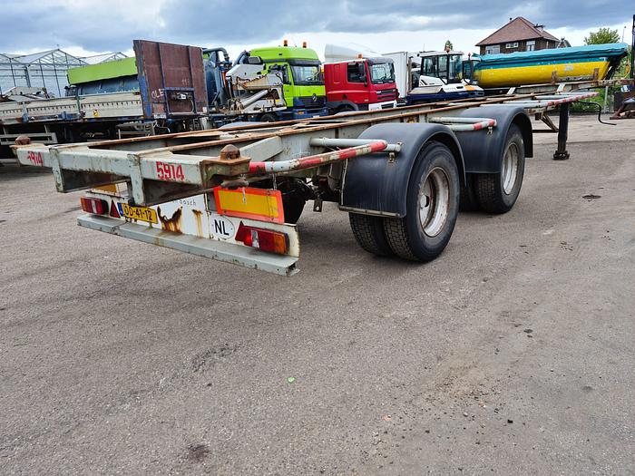 Used 1980 2 axle gooseneck container chassis  steel suspension drum brakes freuhauf