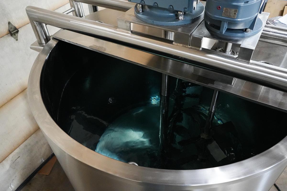750 Gallon Stainless Steel Jacketed Mixing Tank with Agitator