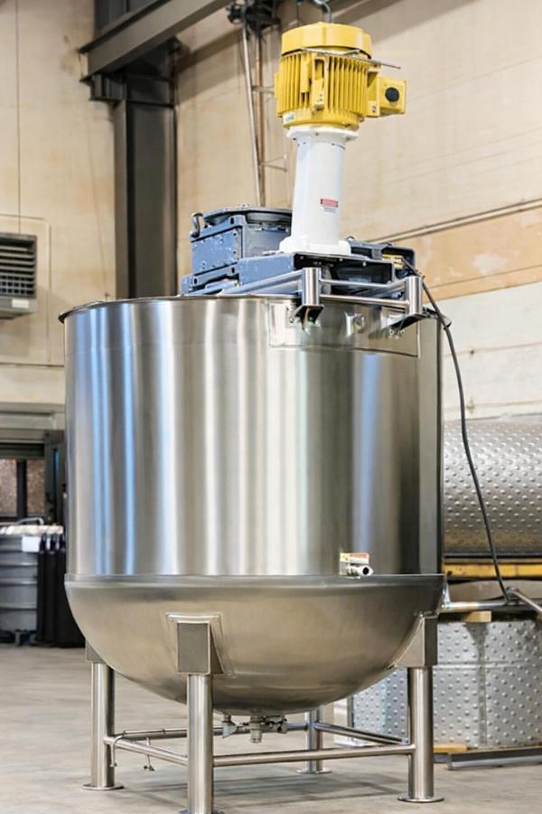1000 Gallon Stainless Steel Steam Jacketed Kettle with Agitator