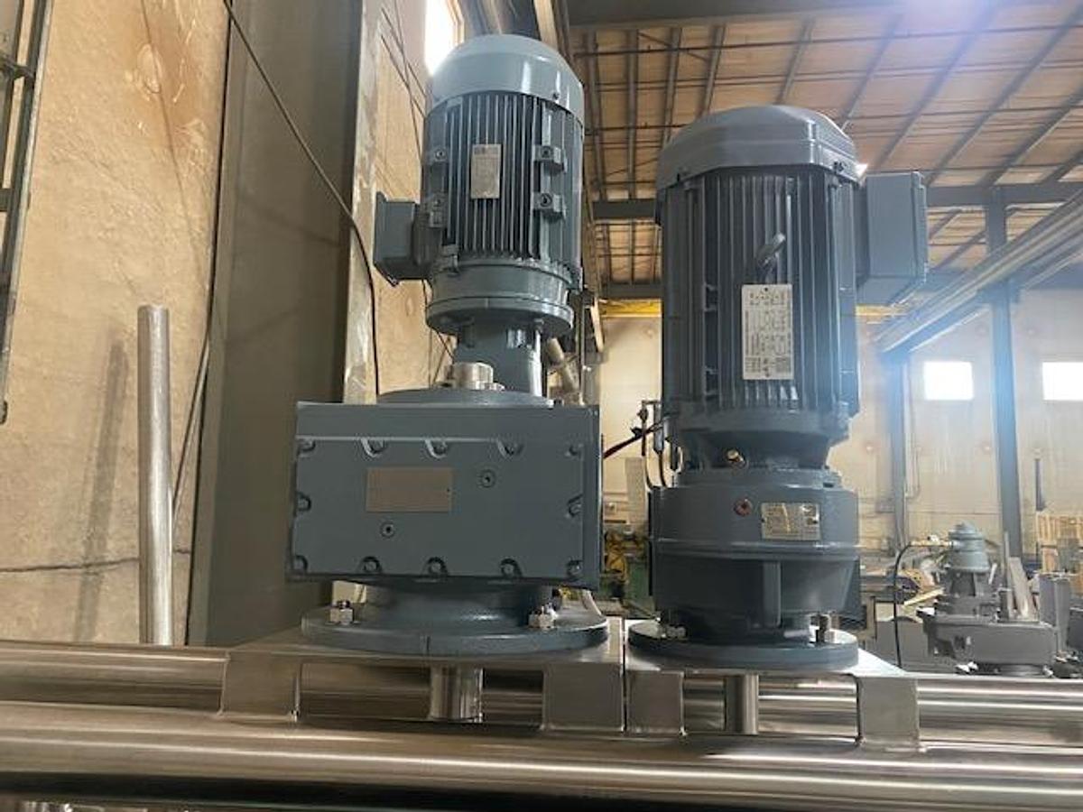 750 Gallon Stainless Steel Jacketed Mixing Tank with Agitator