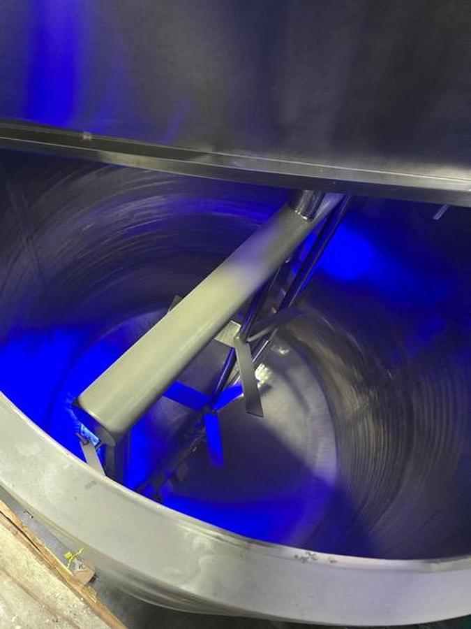 1000 Gallon Stainless Steel Steam Jacketed Kettle with Agitator