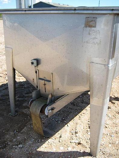 Used 1.700 L Firkantet tank, lamelldør