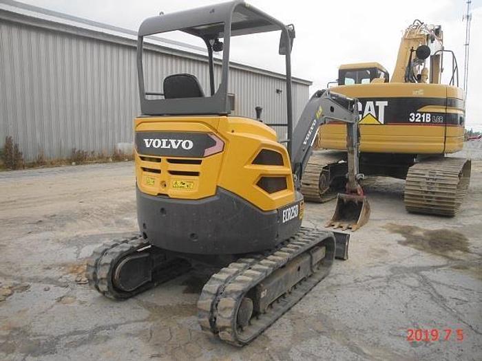 Used 2015 VOLVO ECR25D