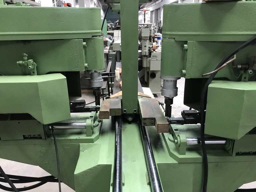 Usato Bialbero a 1+1 con frese a pantografo per angoli stretti