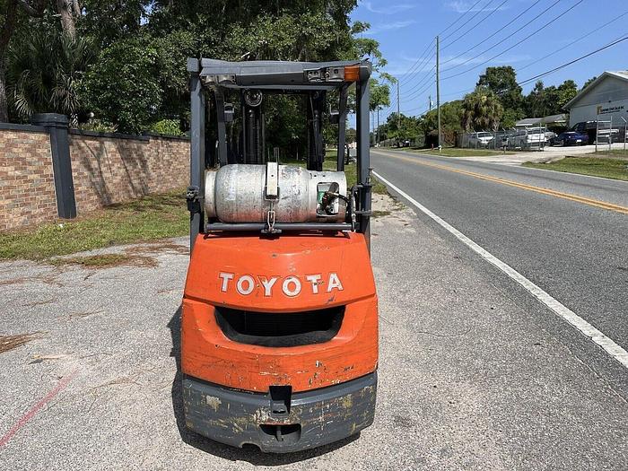 Used TOYOTA MDL. 7FGCU25 5,000 POUND FORKLIFT