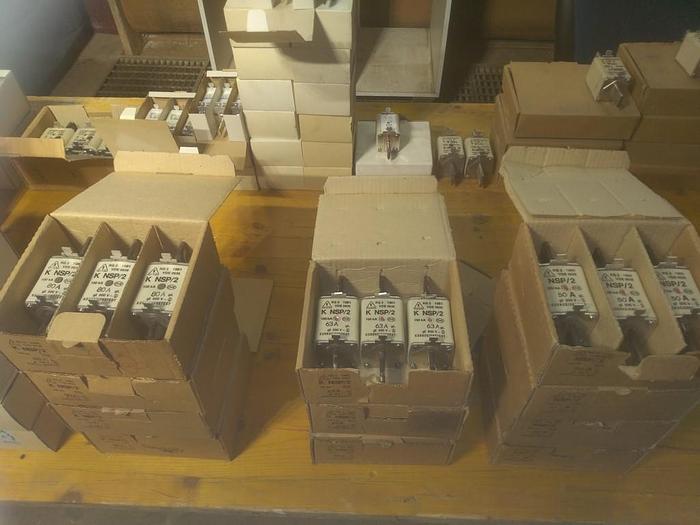 583 pezzi di fusibili NH nuovi da 6A a 1600A vari produttori merce insolvente come nuovi -80%