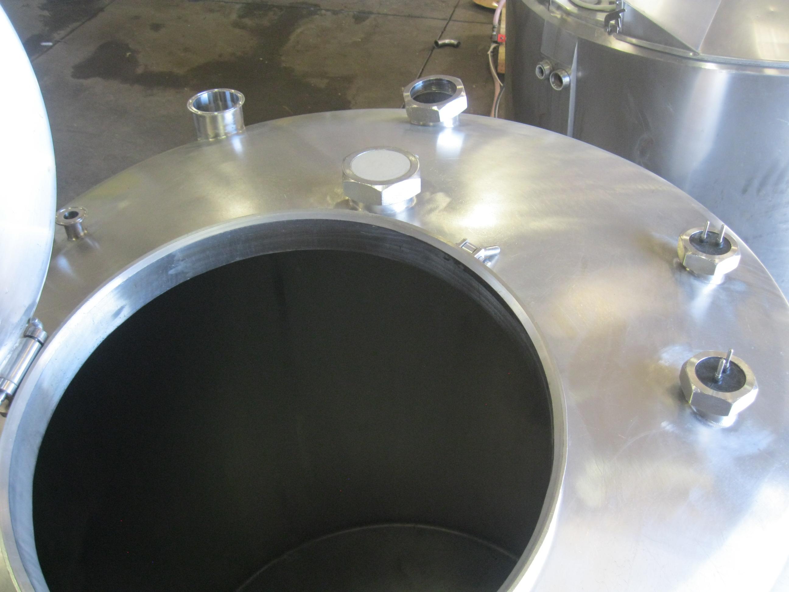 Used 500 GALLON INSULATED STORAGE TANK