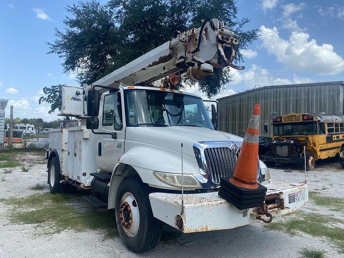 Used 2004 International 4300 DT466 DIGGER DERRICK
