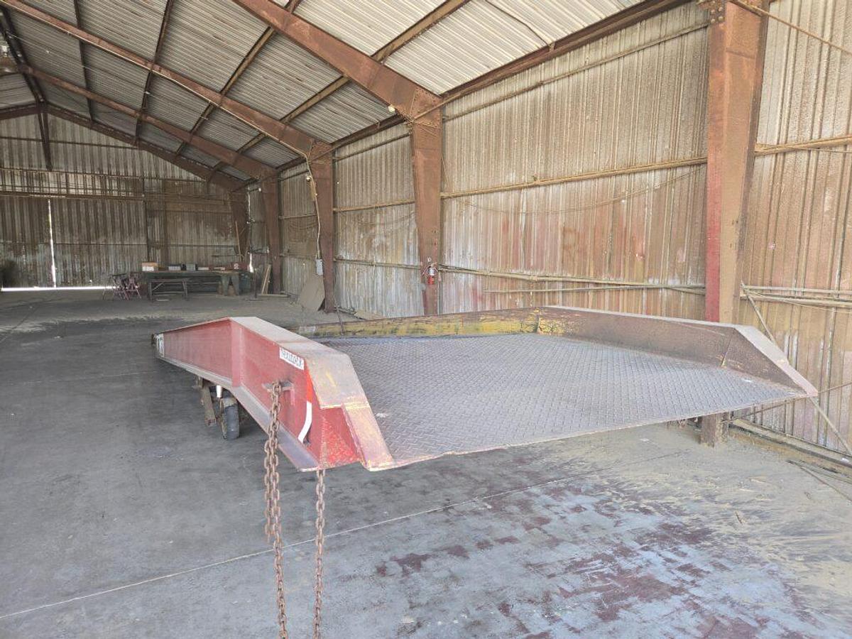 Used USED LOADING DOCK RAMP