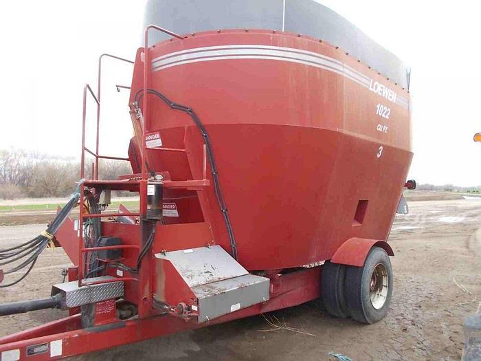 Used Loewen 1022 Vertical Feed Mixer for Sale in Idaho Southern