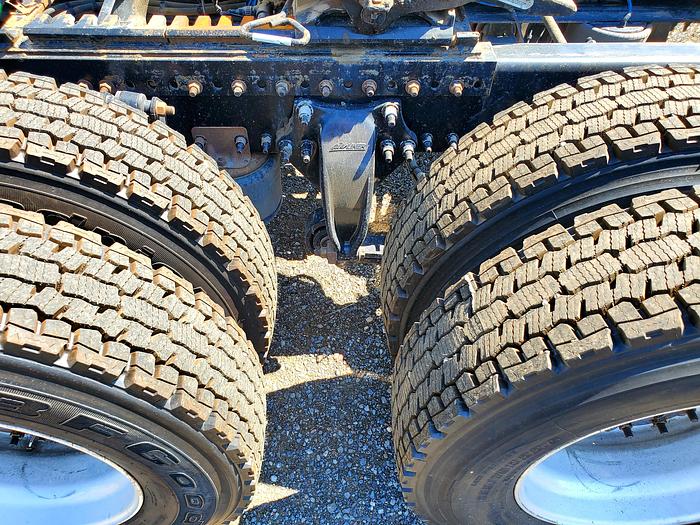 Used 2017 Freightliner Cascadia Truck w/ Sleeper