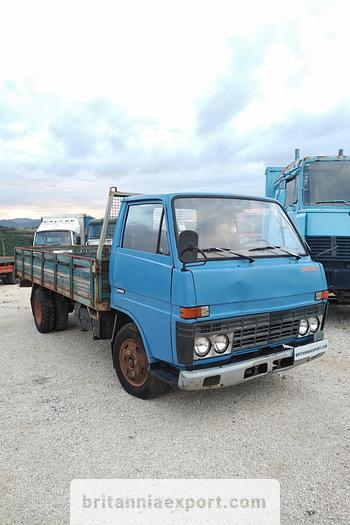 Used 1981 TOYOTA Dyna BU30 300 6 tyres truck.