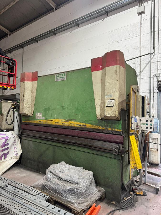 Usato PRESSO PIEGATRICE CMLL MODELLO CPO 10.30