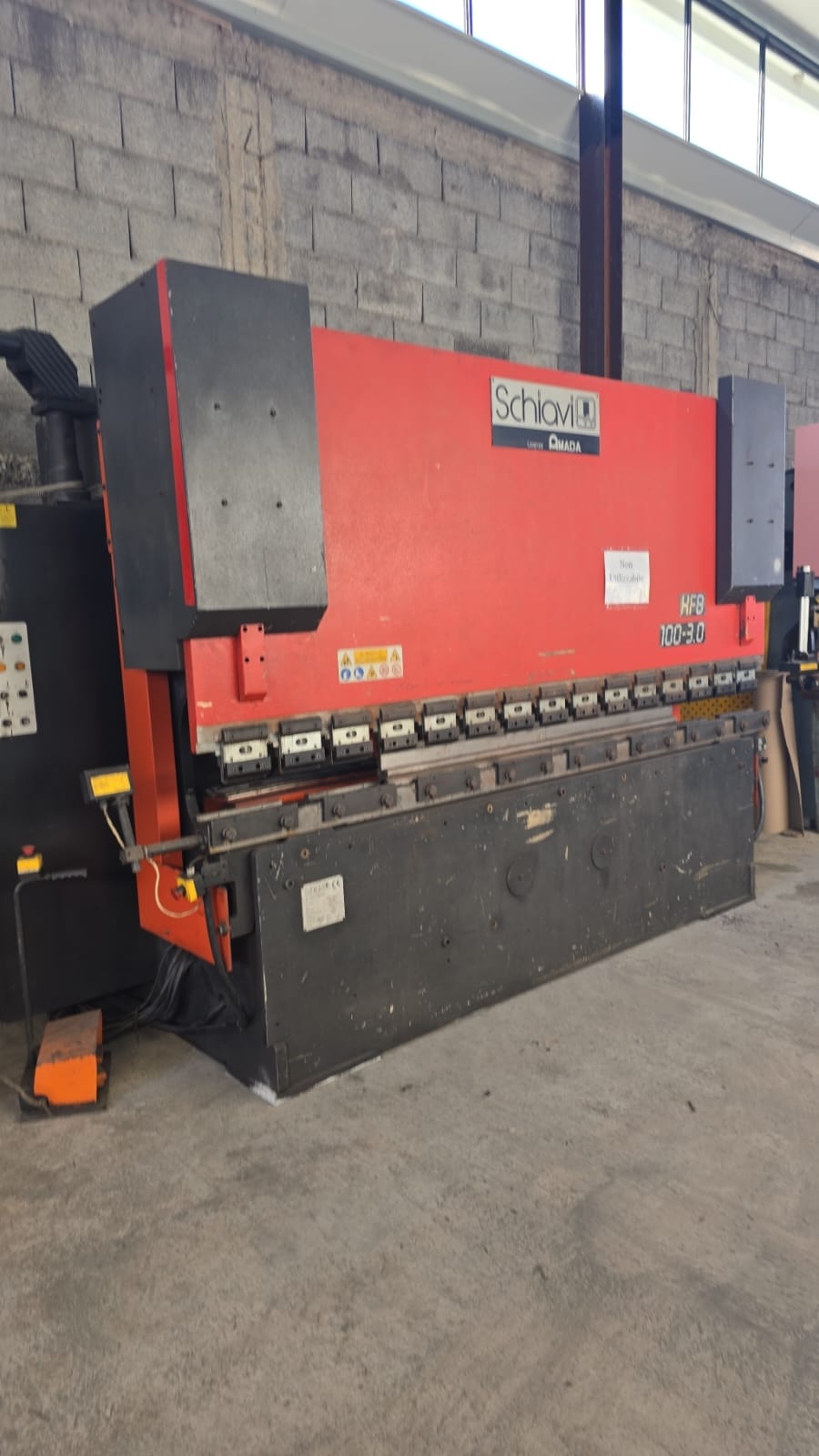 Usato Presso piegatrice SCHIAVI AMADA modello HFB 100-3.0