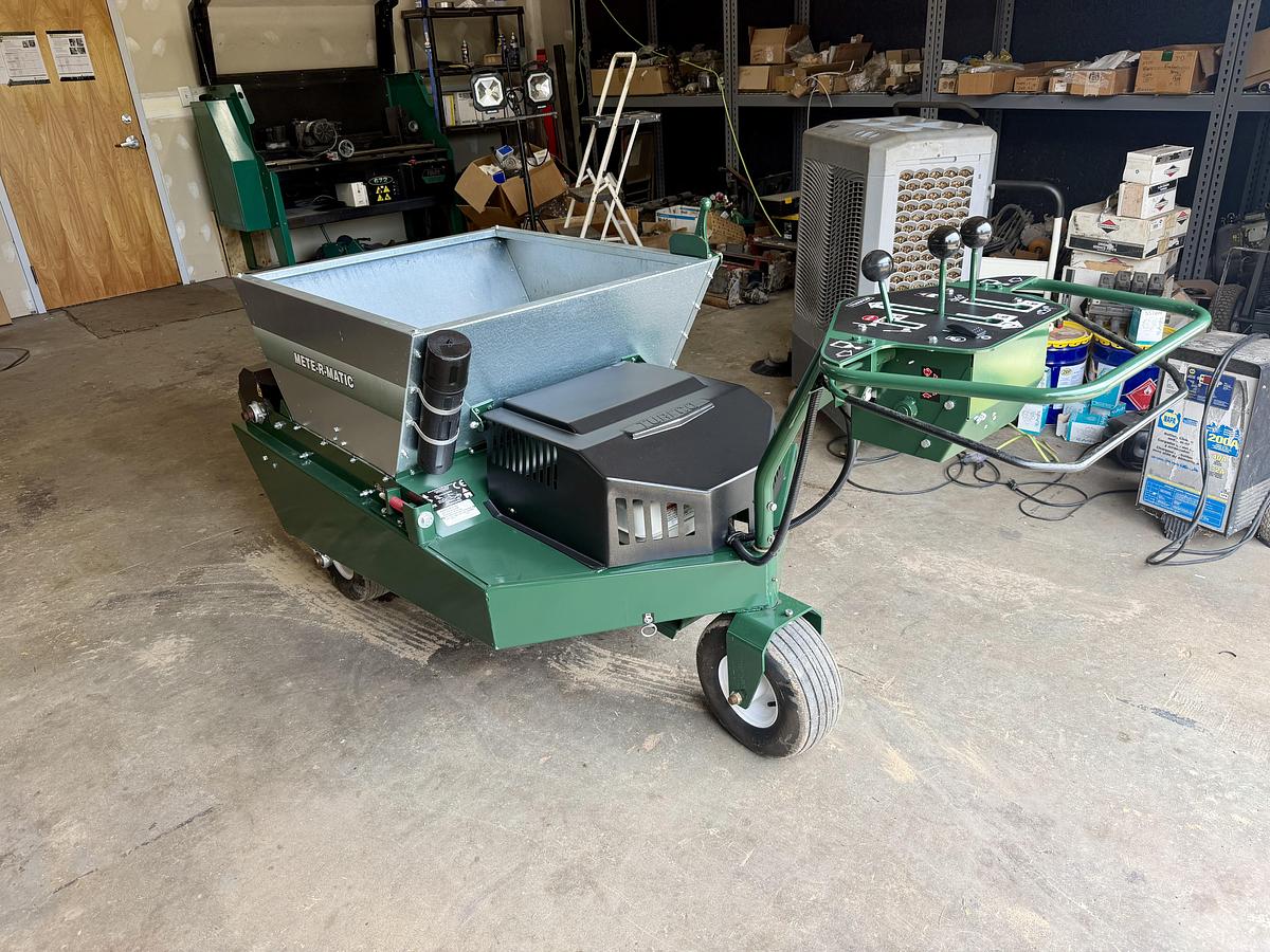 Used 2022 Turfco Mete-R-Matic Top Dresser