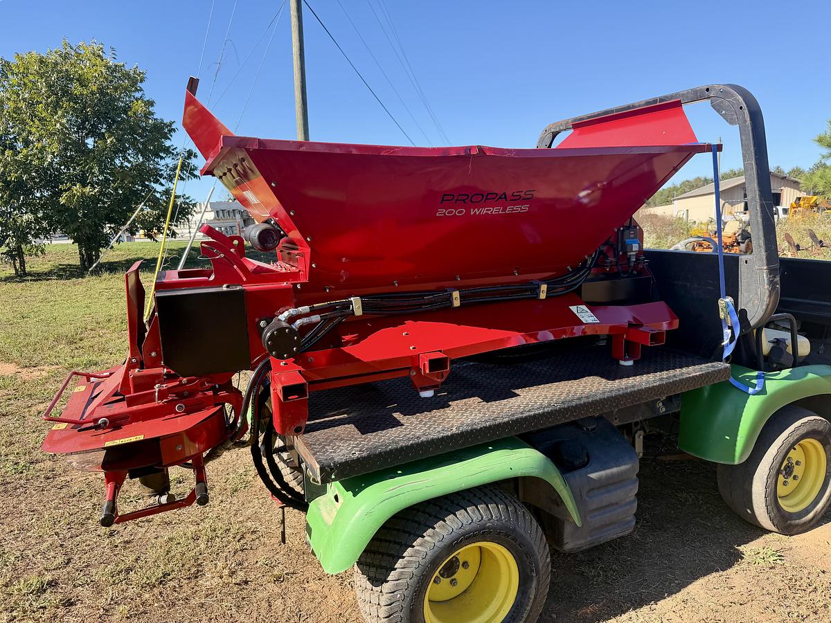 Used 2017 Toro Propass 200 Wireless Top Dresser