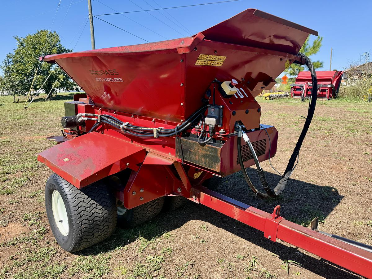 Used 2016 Toro Propass 200 Top Dresser