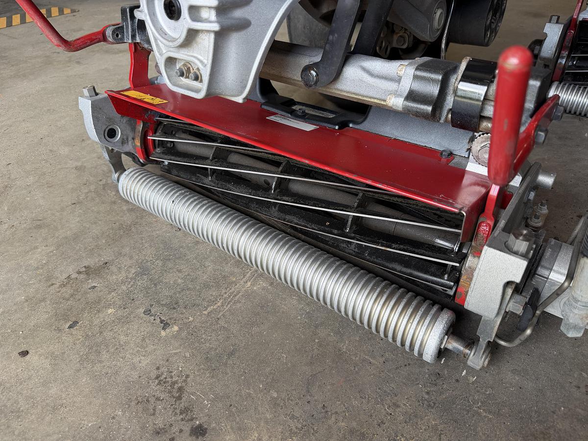 Used 2014 Toro Greensmaster 3300 Triflex