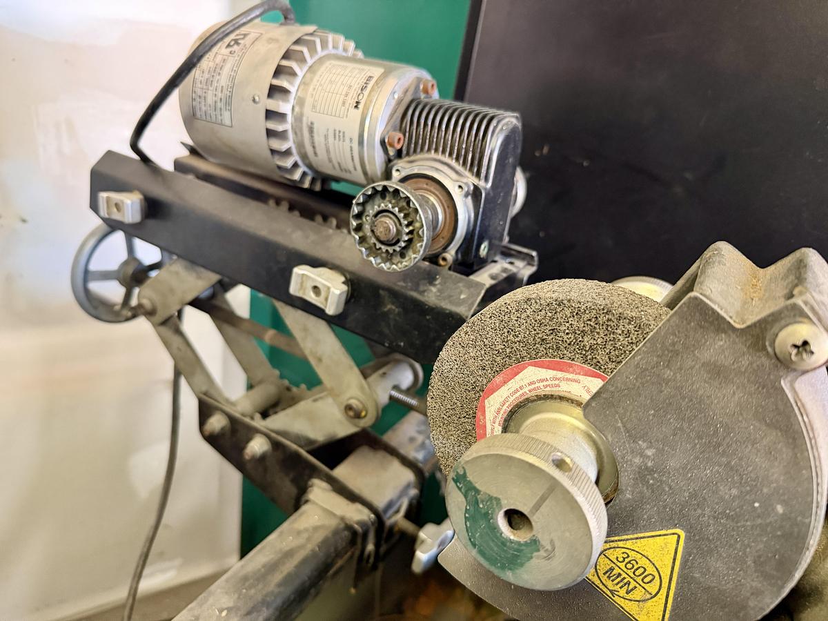Used Foley 605 ACCU-Sharp Spin/Relief Reel Grinder