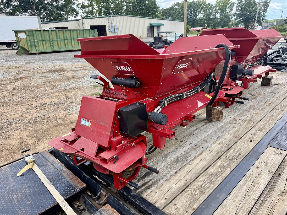 Used 2015 Toro Propass 200 Top Dresser