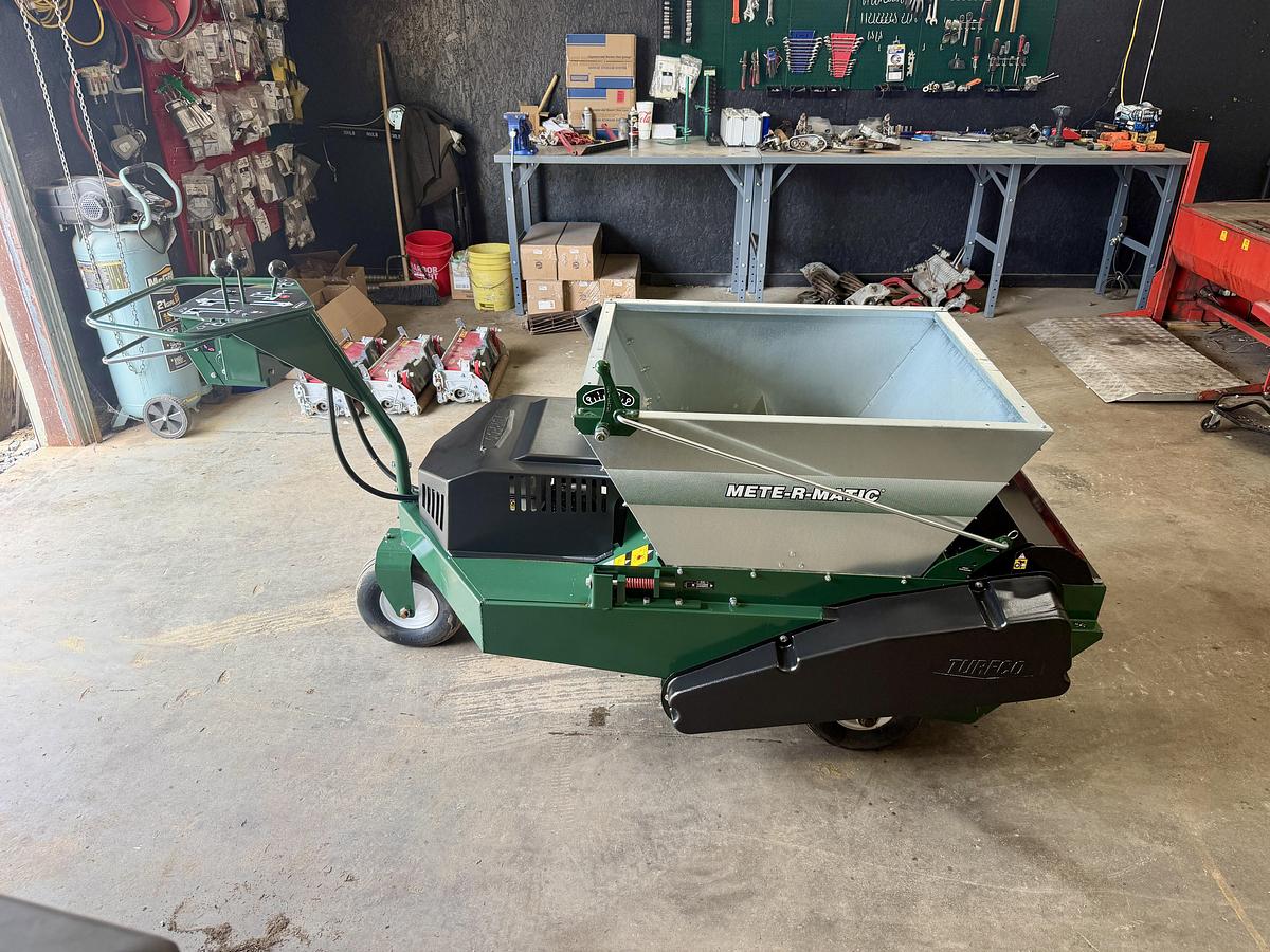 Used 2022 Turfco Mete-R-Matic Top Dresser