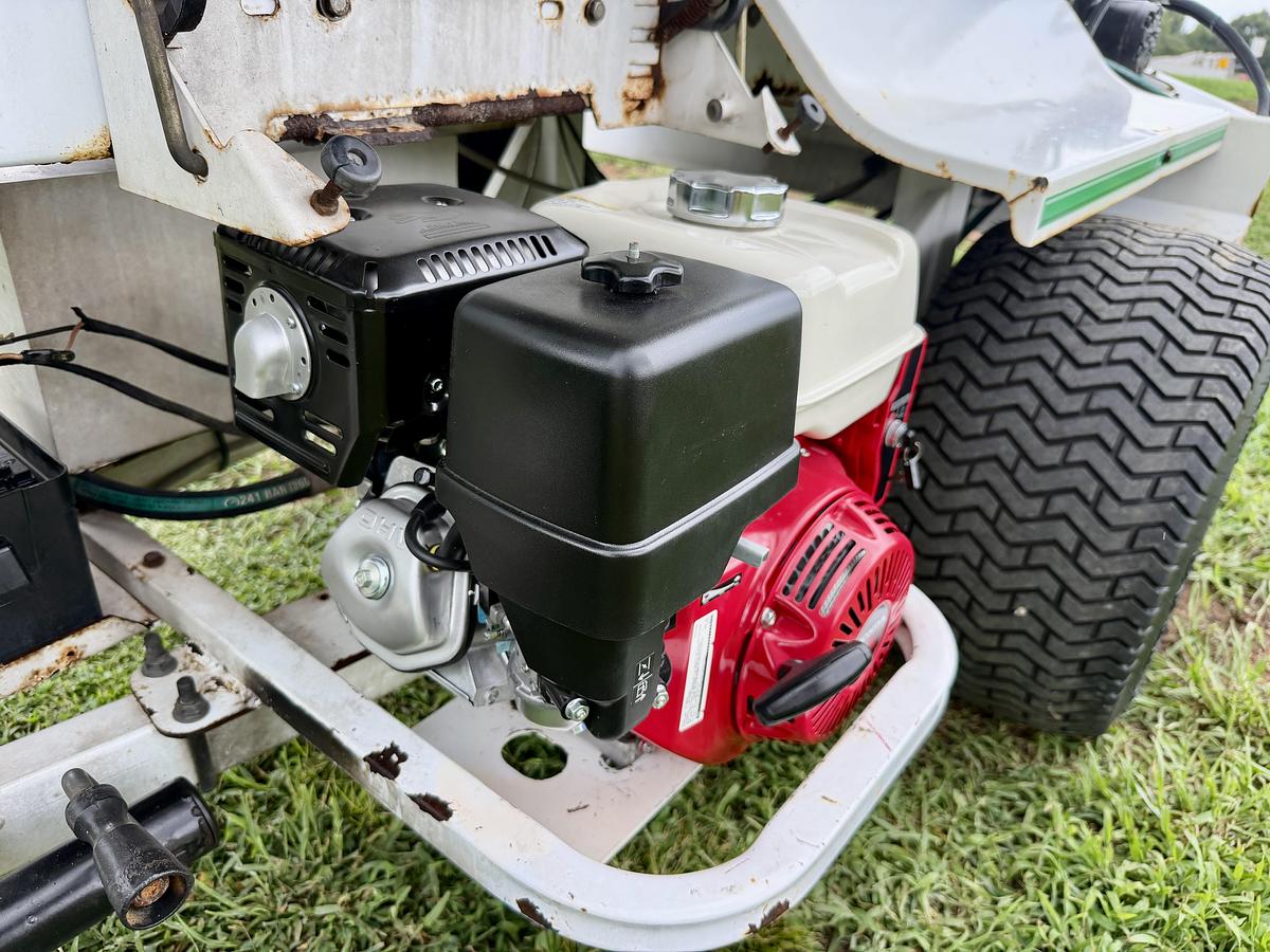 Used Dakota 410 Top Dresser